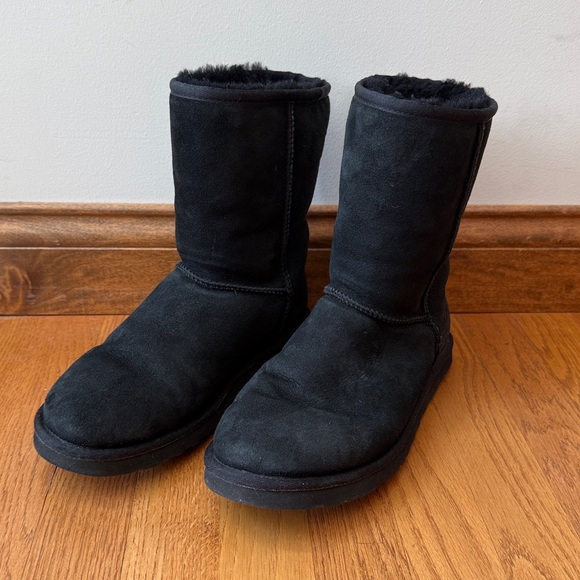UGG Classic Short Black Pull On Boots Size 9 - Picture 4 of 13
